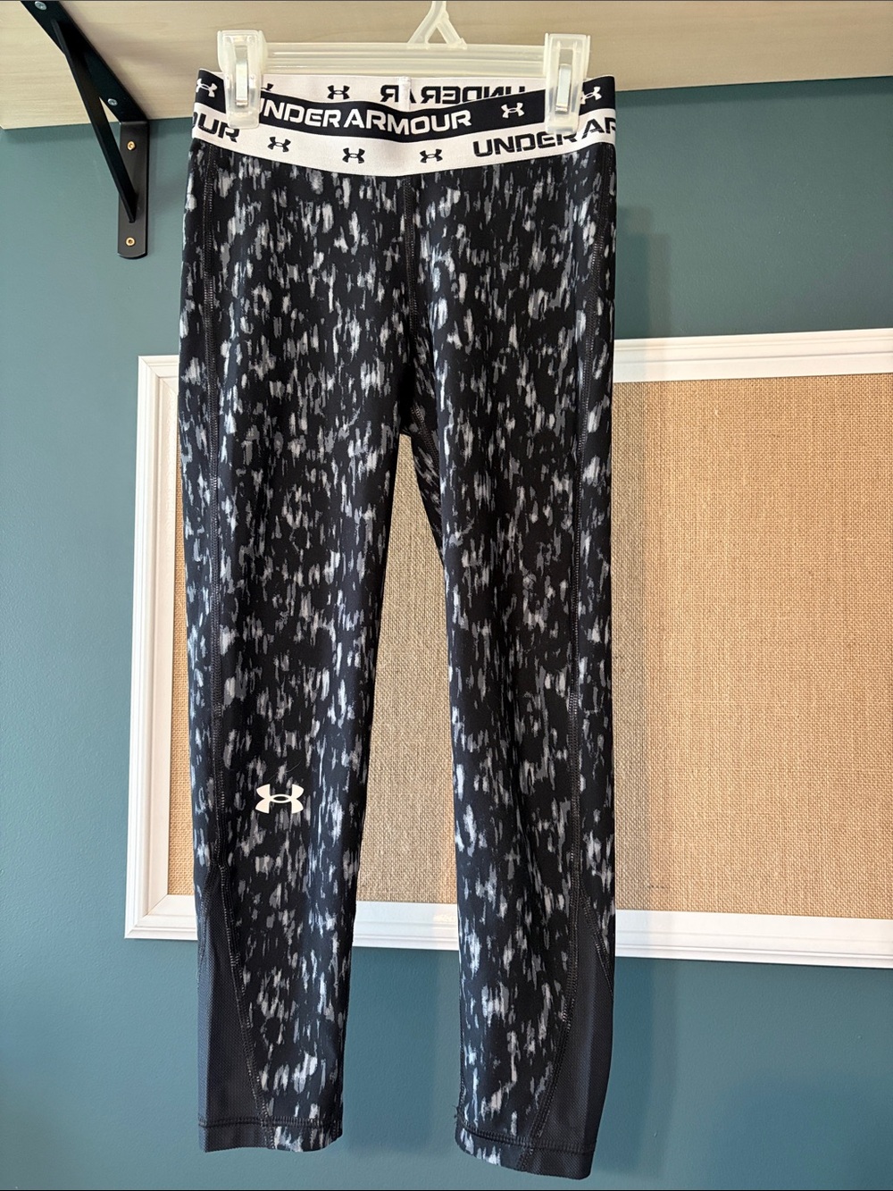 Under Armour Black and White Girls' Logo Waist Printed Leggings